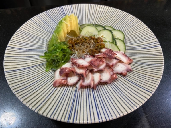 Ensalada de Fideos Chinos, Pulpo Laminado y Vinagreta de Frutos Secos