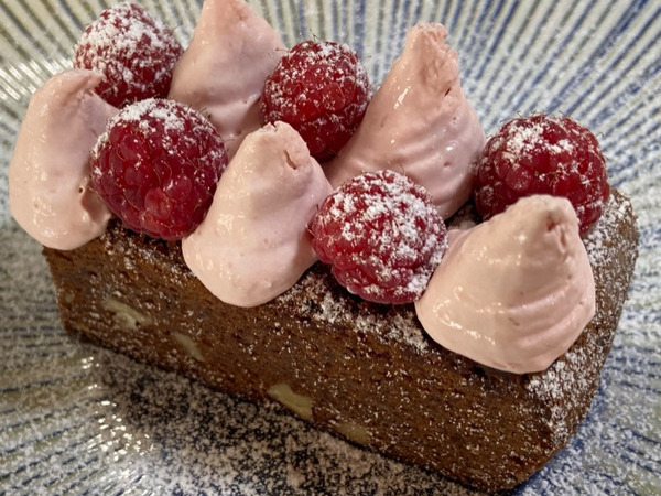 Brownie con Nueces y Espuma de Mascarpone y Frambuesas