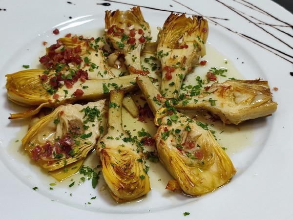 Alcachofas Salteadas con taquitos de Jamón y AOVE 