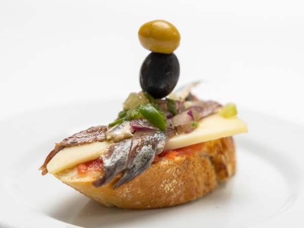 Pincho Anchoas con queso Manchego