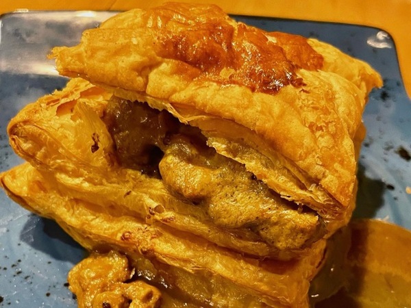 Iberian curry puff pastry 