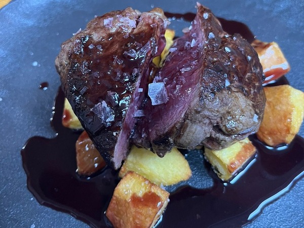 Beef tenderloin with red wine reduction