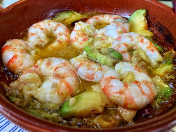 LANGOSTINOS AL AJILLO CON AGUACATE