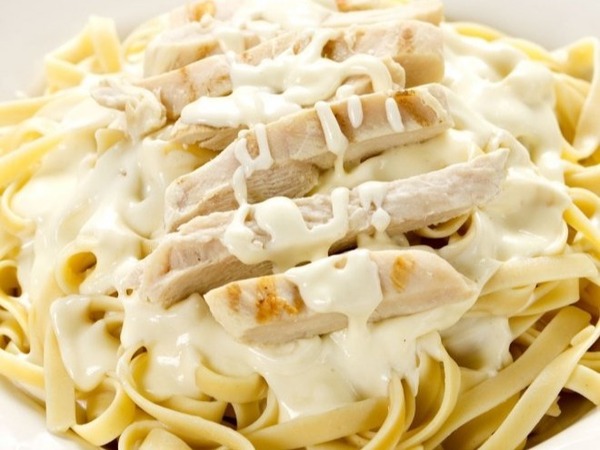 Pasta Alfredo de Pollo