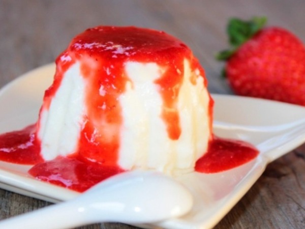 PANNA COTTA CON COULIS DI FRAGOLE O AL CIOCCOLATO 