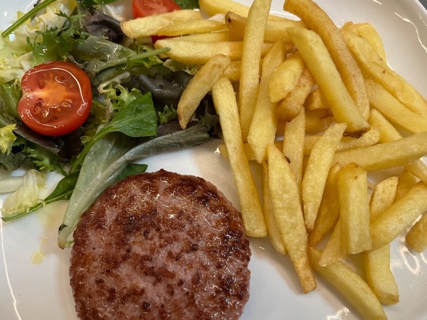 Hamburguesa de pollo al plato + patatas fritas