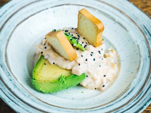 Avocado stuffed with shrimp, apple and kimchi farce