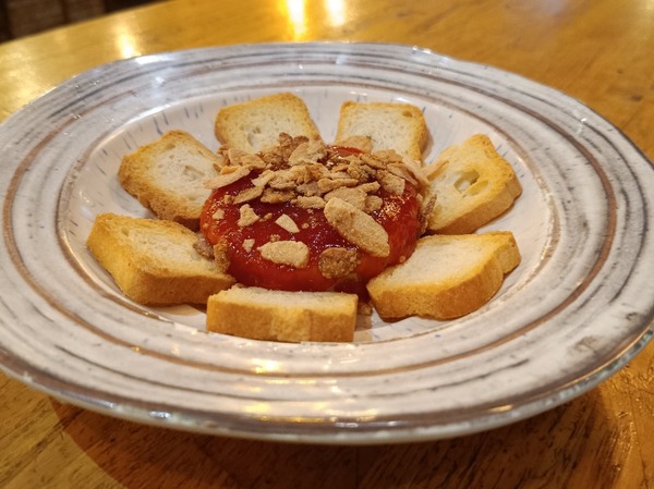 Queijo de cabra grelhado com geléia caseira