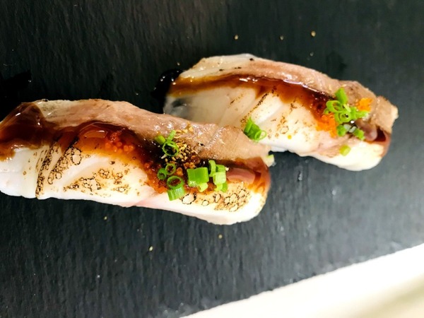 NIGIRI DORADA FLAMBEADO