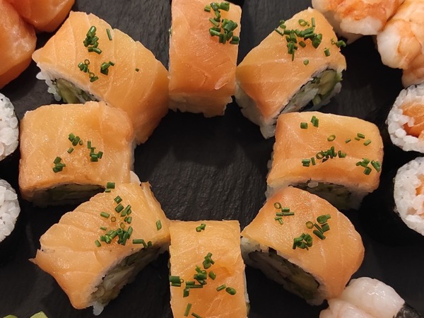 SALMON QUEEN ROLL 