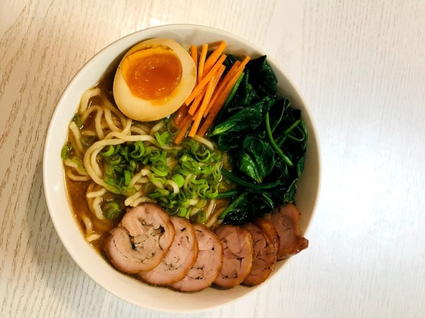 PAITANISCHE RAMEN MIT HÜHNCHEN