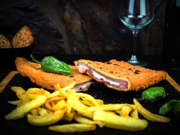 Cachopo fait maison avec une touche de fromage bleu