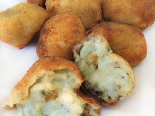 CROQUETES CASOLANES DE FORMATGE BLAU AMB ANOUS