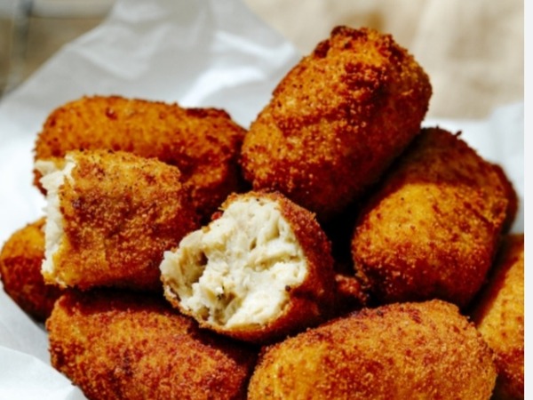 Blue cheese and date croquette 