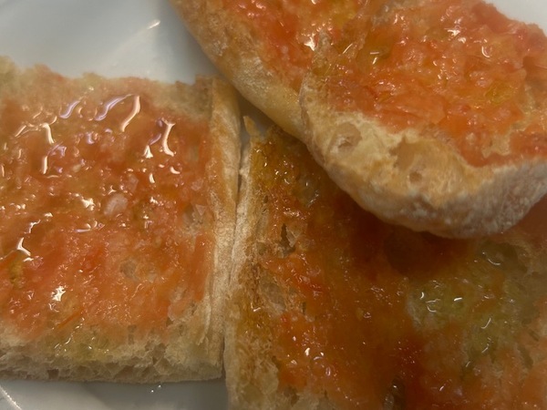 Racion de pan con tomate 